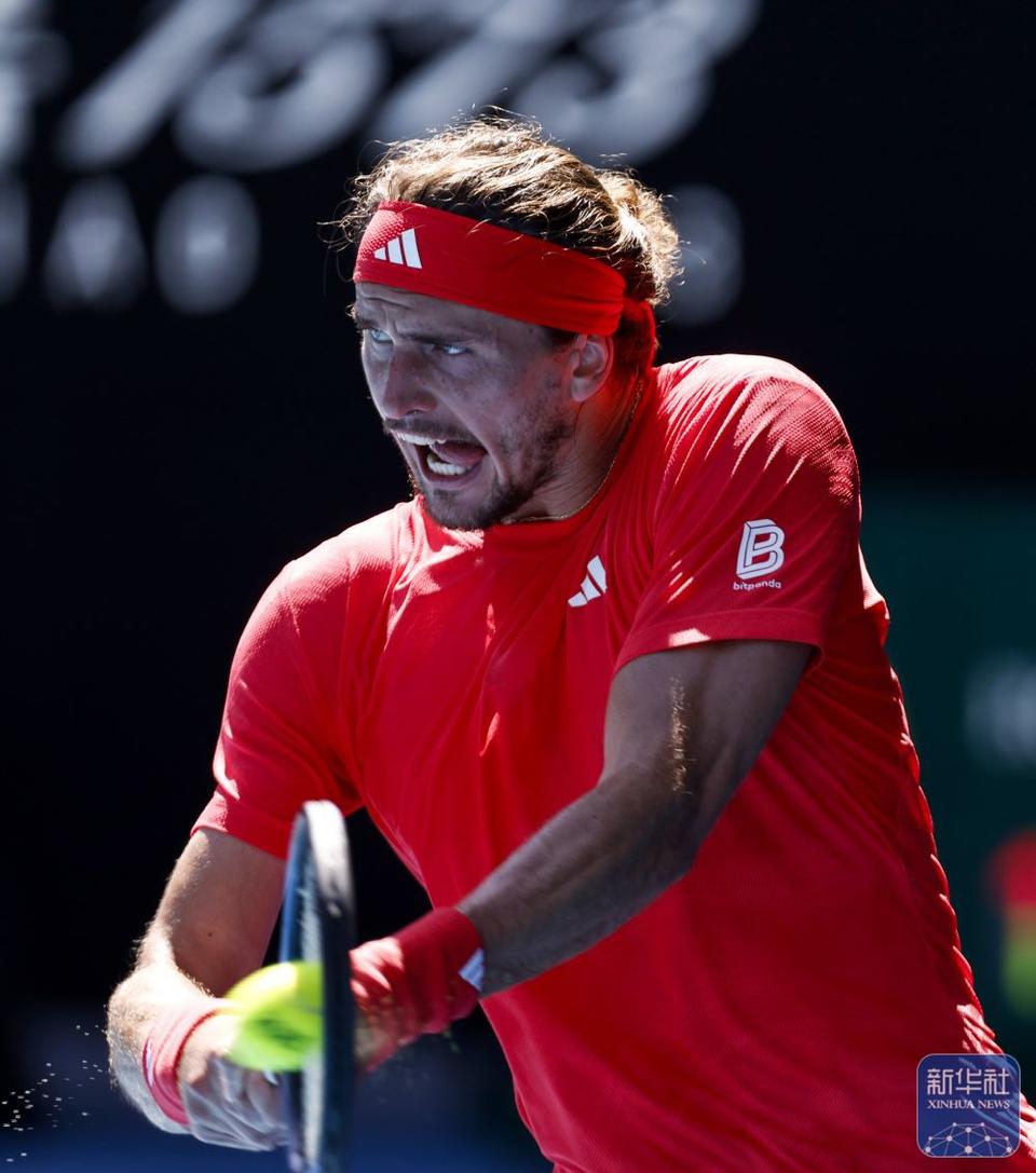法网碾压澳网，兹维列夫点燃赛场