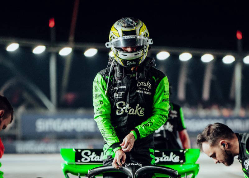 阿斯顿马丁横扫索伯车队，周冠宇高光表现