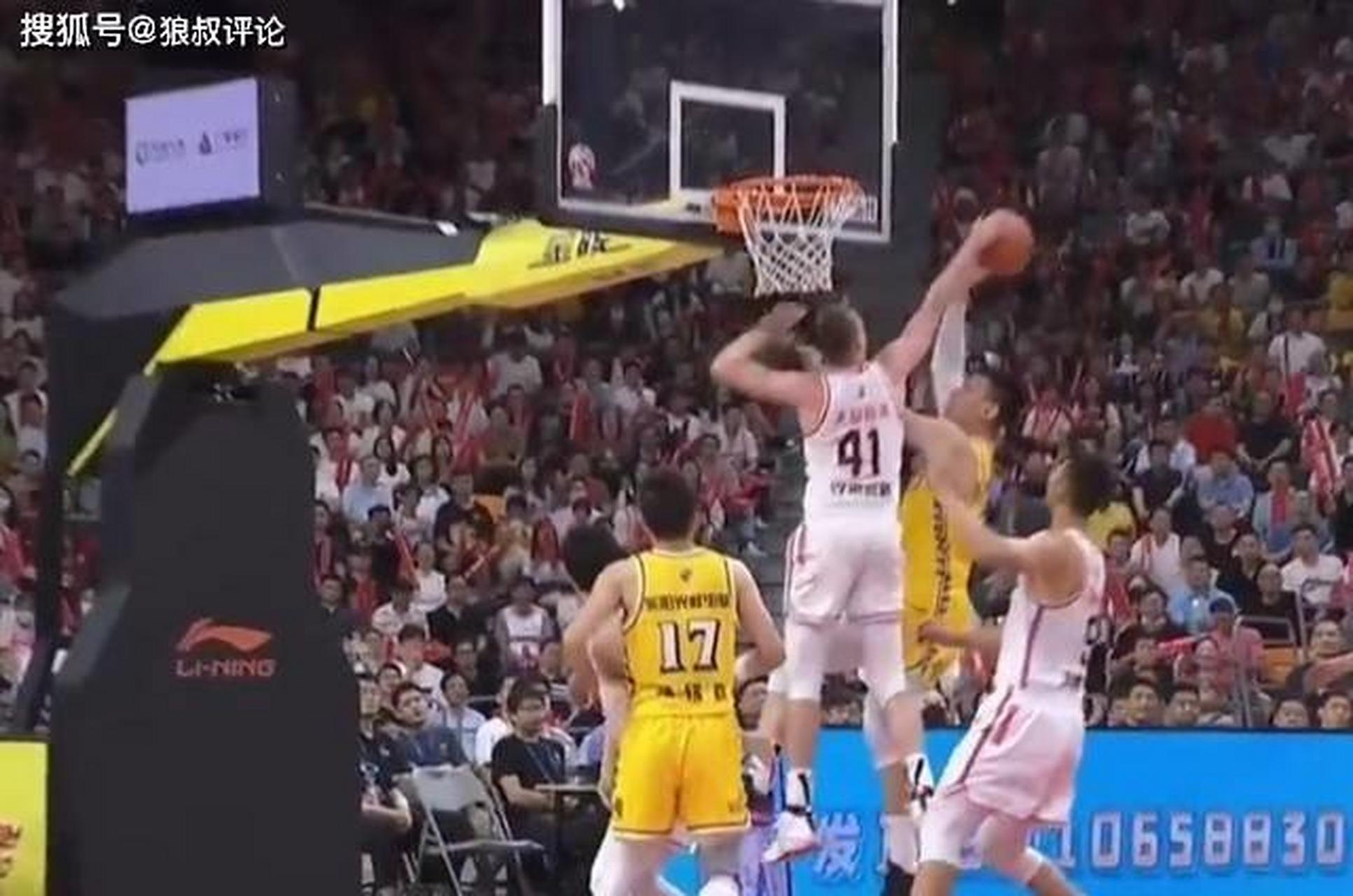 雷霆绝杀南韩男篮，汉密尔顿送出助攻