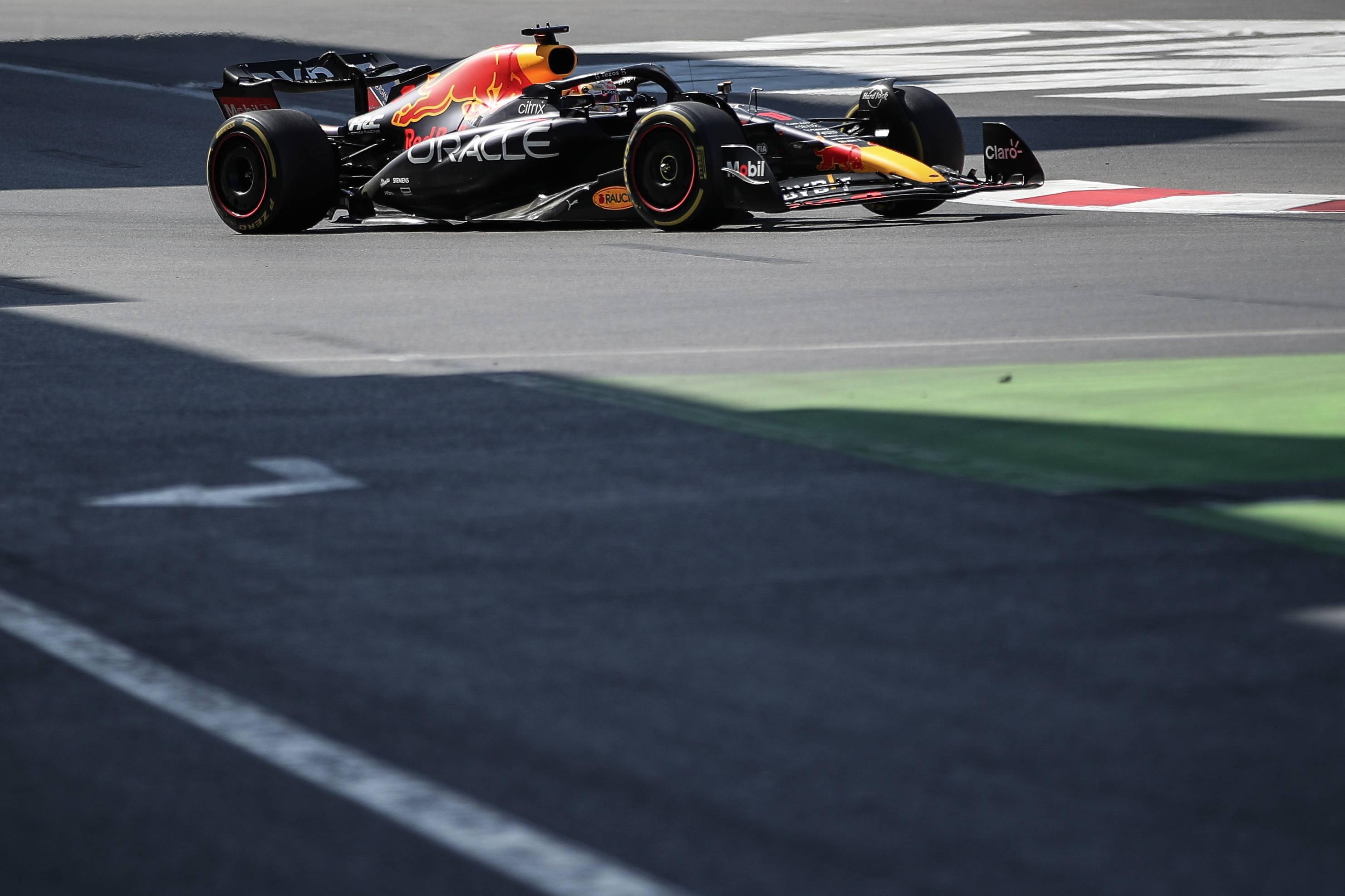 梅赛德斯碾压哈斯车队，佩雷兹状态火热