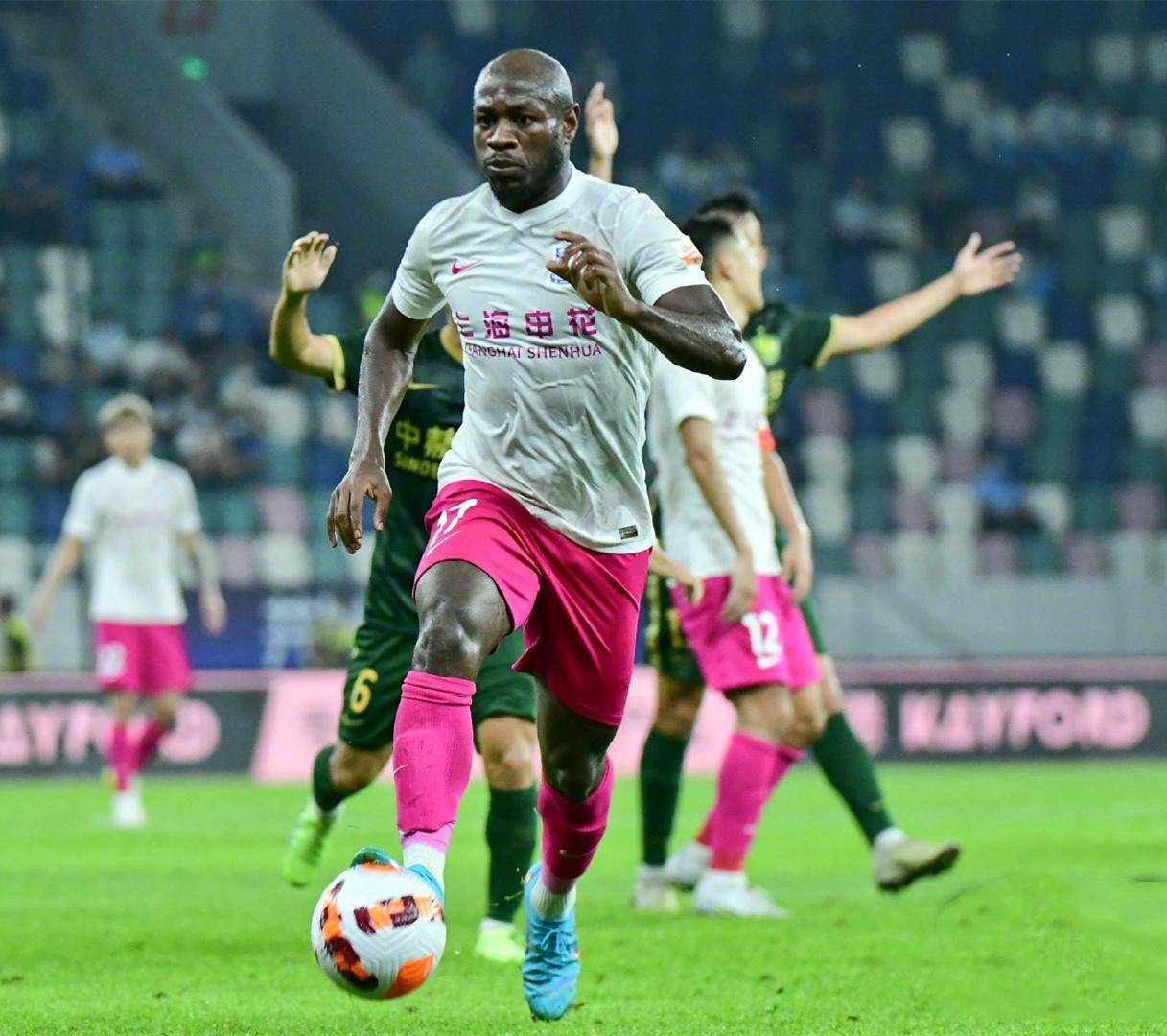 南特遭遇连败,法国联赛保级任务愈发艰巨 南特遭遇连败,法国联赛保级任务愈发艰巨