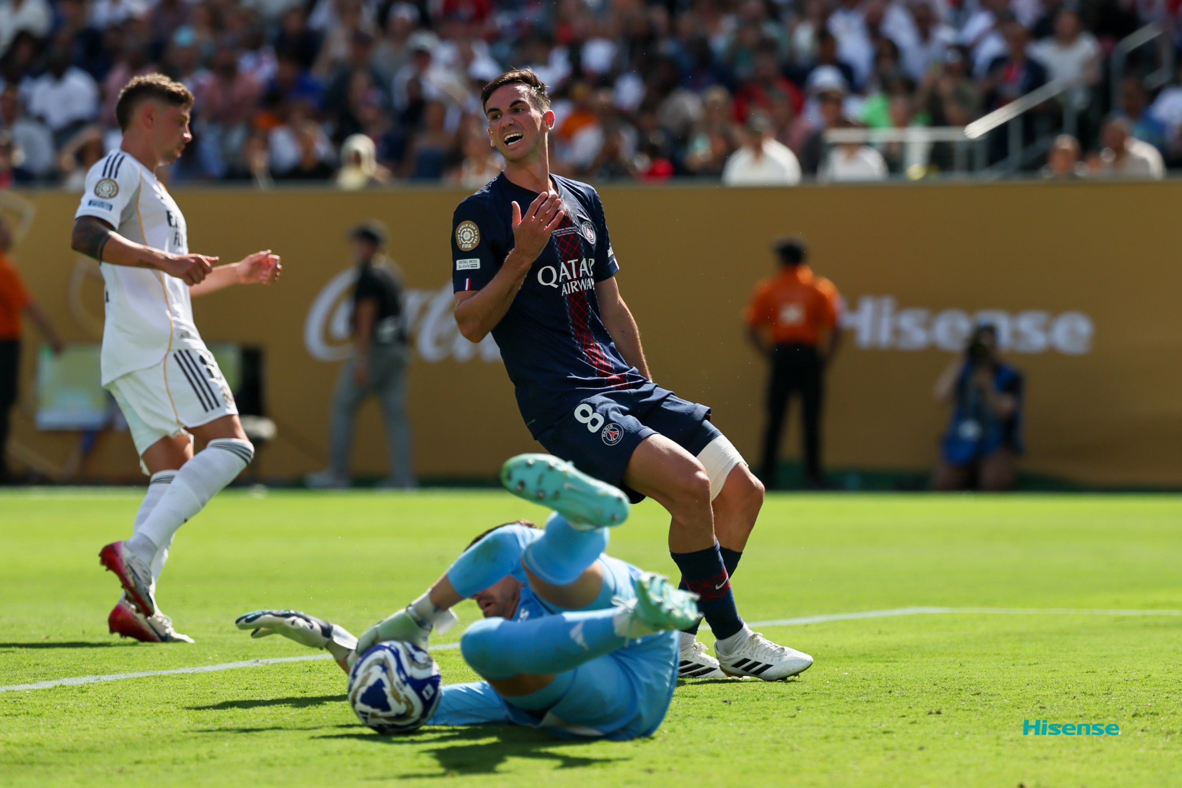 欧预赛激烈对抗,抢七战引发球迷热议 欧预赛激烈对抗,抢七战引发球迷热议