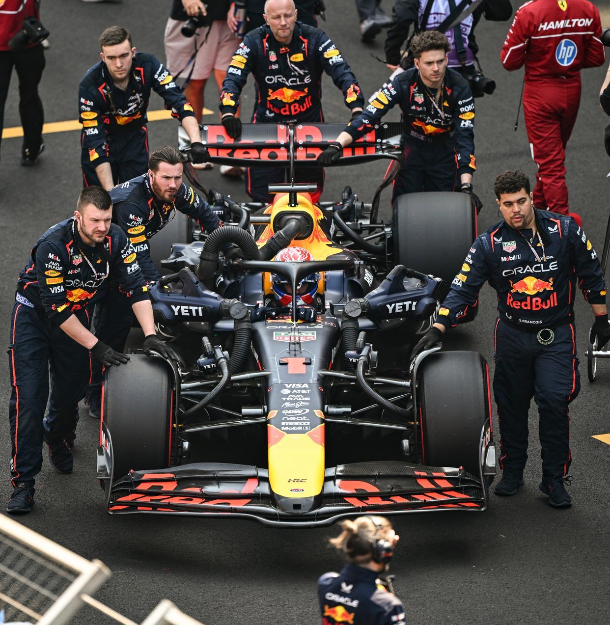 迈凯伦完胜红牛车队，汉密尔顿关键制胜