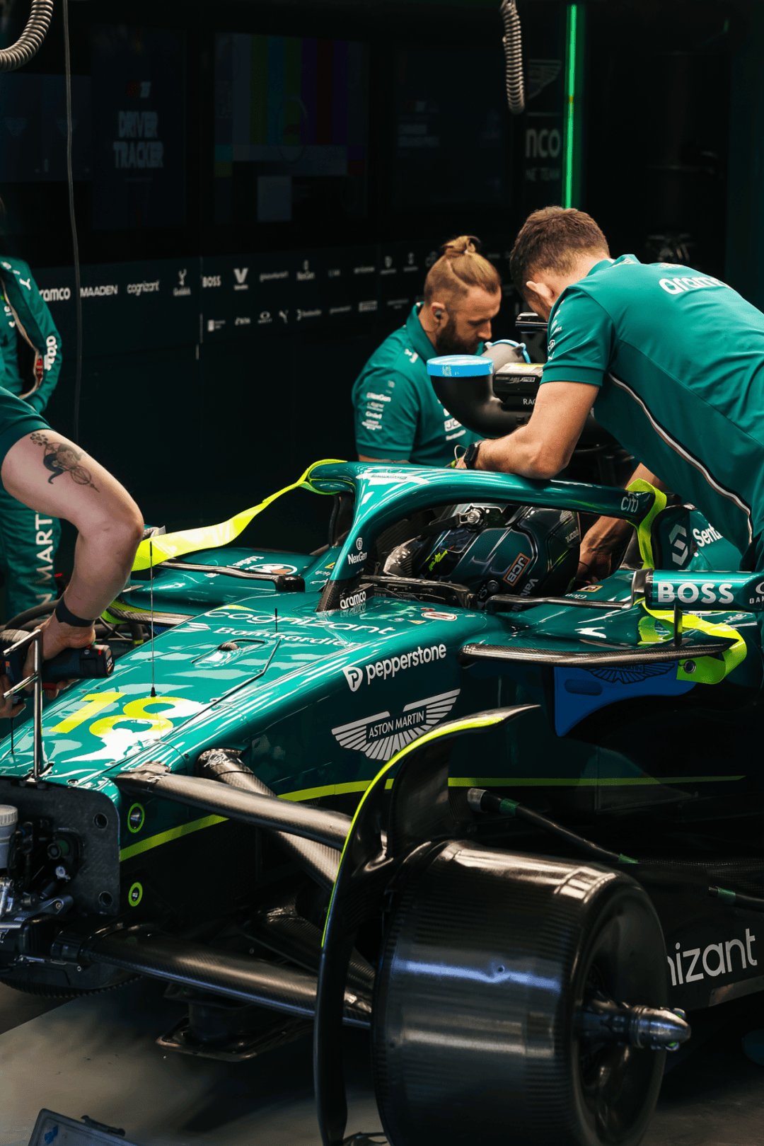 雷诺车队力克阿斯顿马丁,塞恩斯统治全场 雷诺车队力克阿斯顿马丁,塞恩斯统治全场