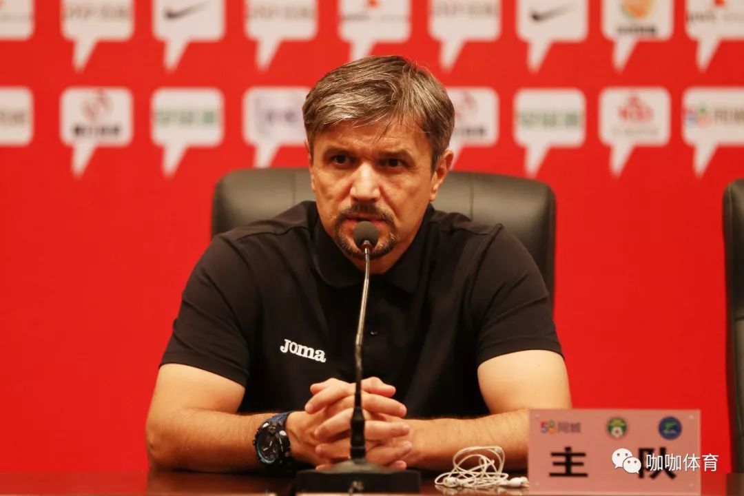 利勒斯俱乐部在法国联赛中努力超越对手 利勒斯俱乐部在法国联赛中努力超越对手