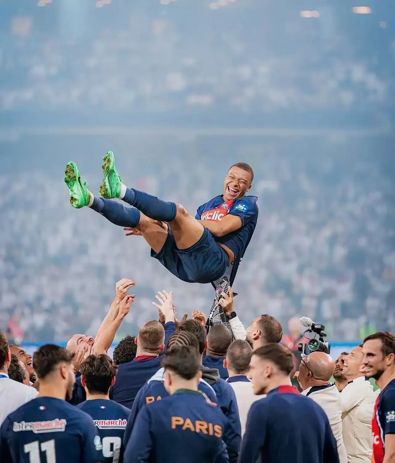 利勒斯俱乐部在法国联赛中努力超越对手 利勒斯俱乐部在法国联赛中努力超越对手