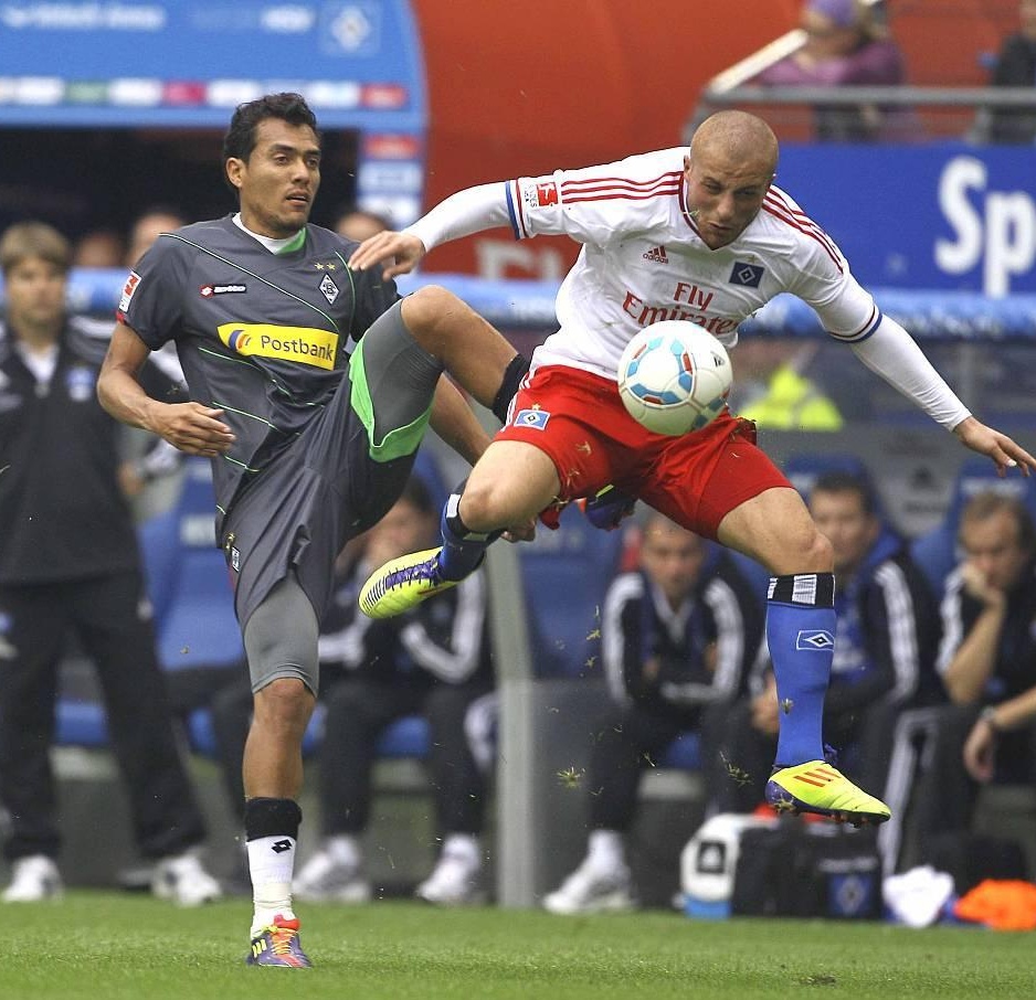 足球赛场上风云变幻,胜负难料 足球赛场上风云变幻,胜负难料