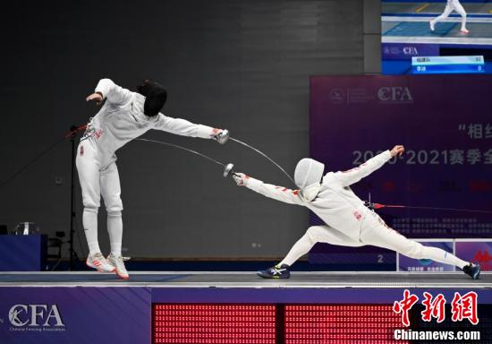 卢森堡击剑选手夺得个人赛亚军