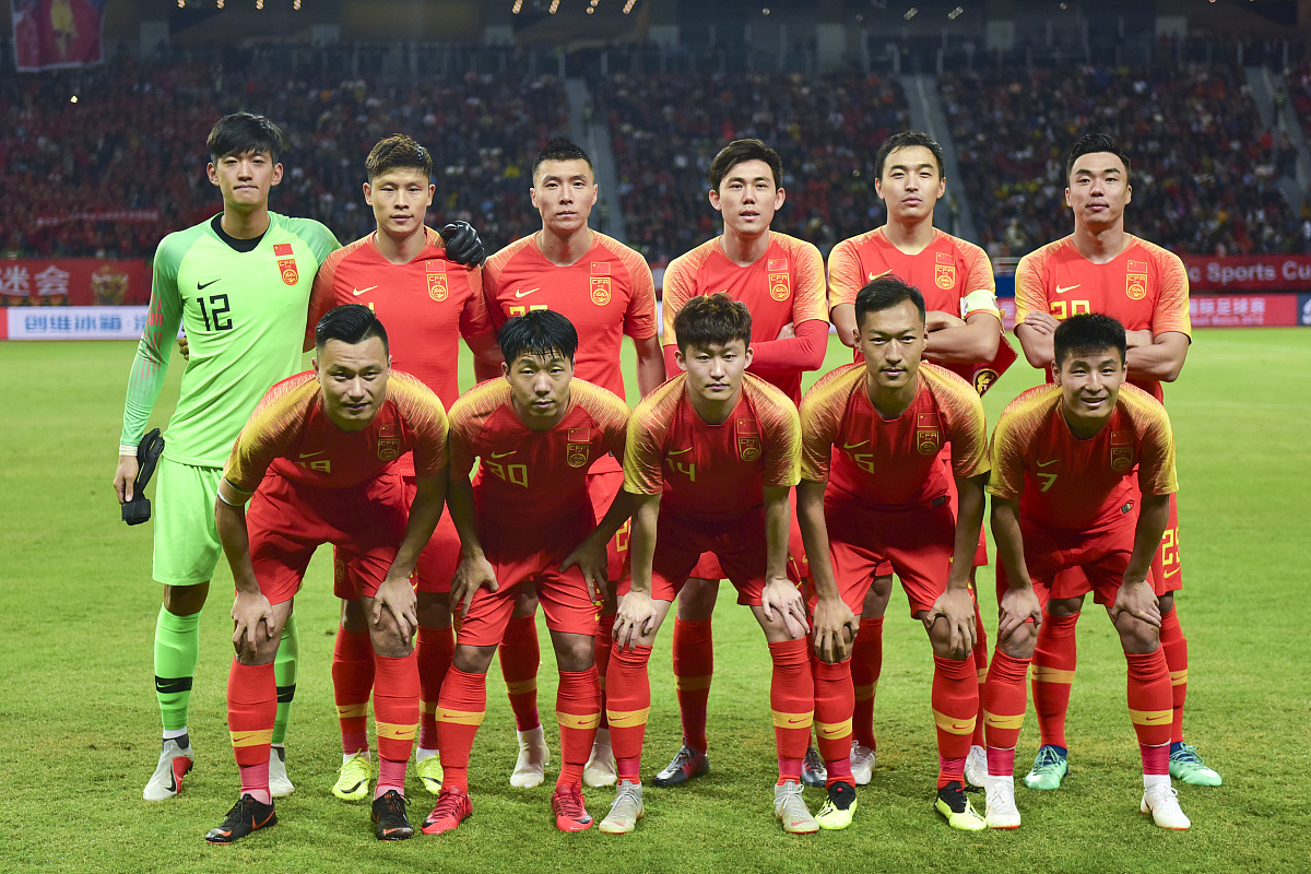 国内足球联赛战队展现强大实力