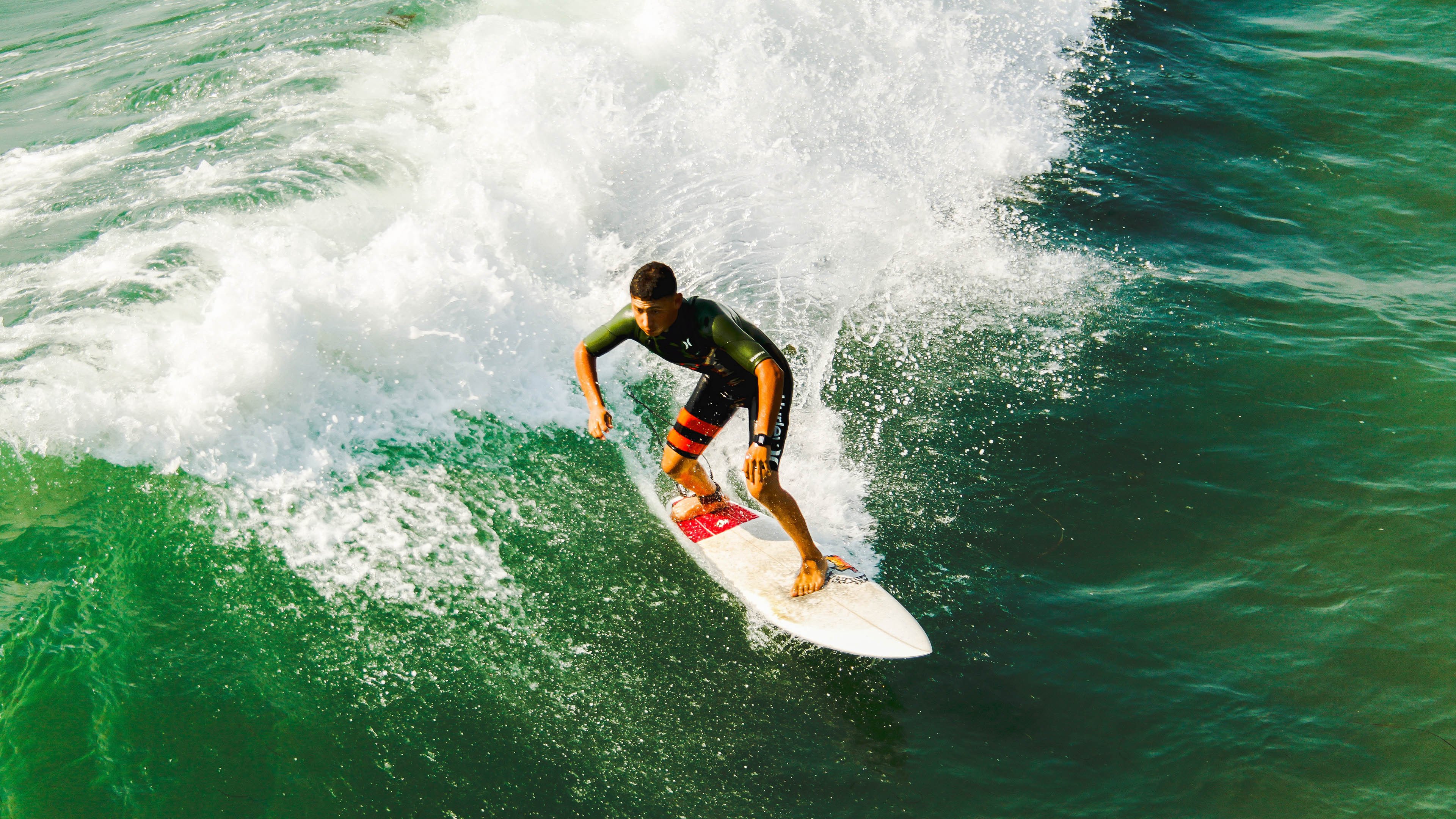 绿茵双城记，德里赫特觉醒与阿尔及利亚的战术完胜