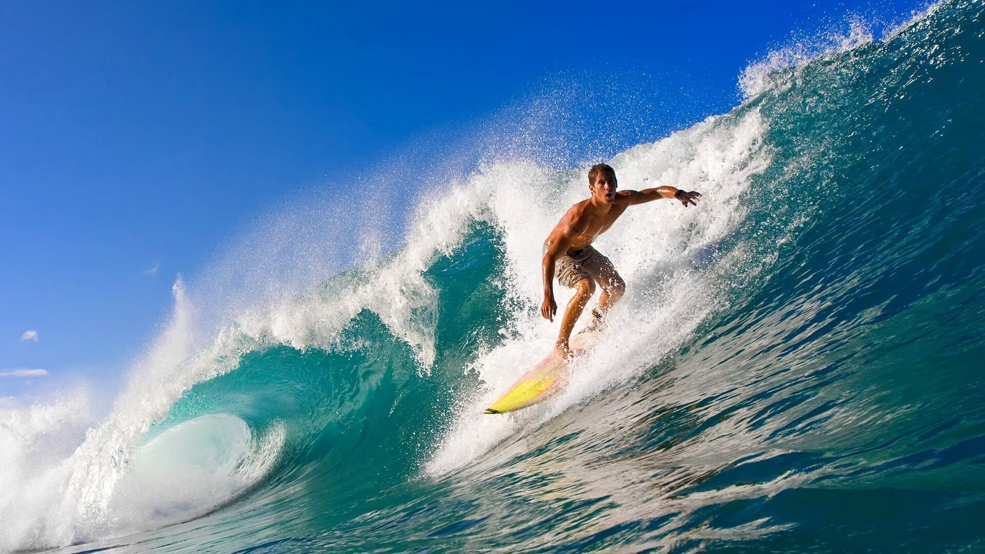 周冠宇关键制胜，梅赛德斯横扫法拉利的背后，新星如何改写赛道格局